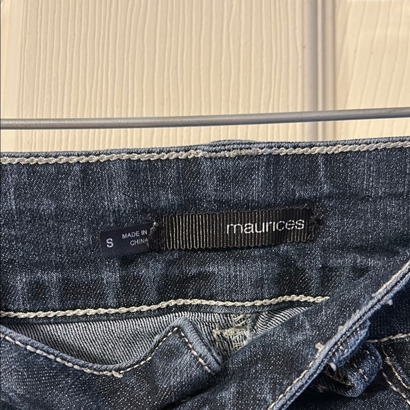 Maurice’s Jean Capris Small Embroidered Embellished Pockets - Picture 6 of 6